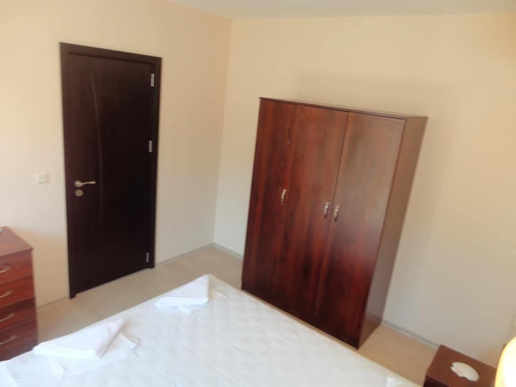 Holiday Apartments In Pomorie Buitenkant foto